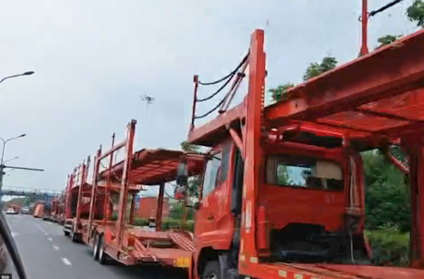 金盛网 乐道L90卖爆单！合肥乐道工厂门口拖挂板车排队超1公里