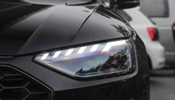 辉煌配资 奥迪A4L：降到19.57万，2.0T+前后五连杆，你们怎么还买奔驰C级？